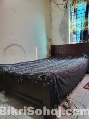 ব্যাবহৃত সেমি ডাবল খাট